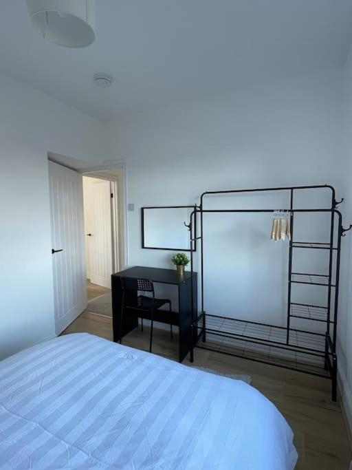 Whole House Modern Two Bedroom In Newcastle - Free Parking Exterior photo