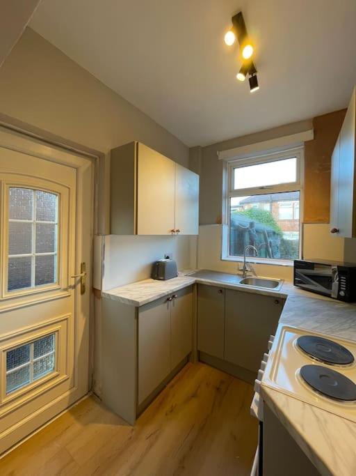 Whole House Modern Two Bedroom In Newcastle - Free Parking Exterior photo